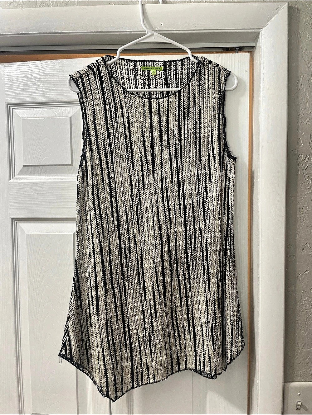 Trisha Tyler Striped Tunic Black & White Large Like New, Sleeveless, Quiet Luxur